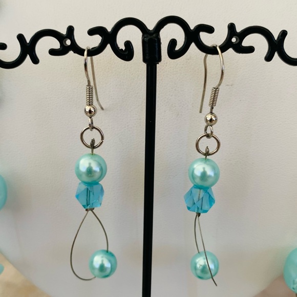 #33 Baby Blue Glass Beaded Necklace and Earrings - Picture 3 of 4